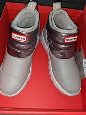 New Hunter Women's Original Metallic Snow Boot  US7  Dark Silver Hail Grey 