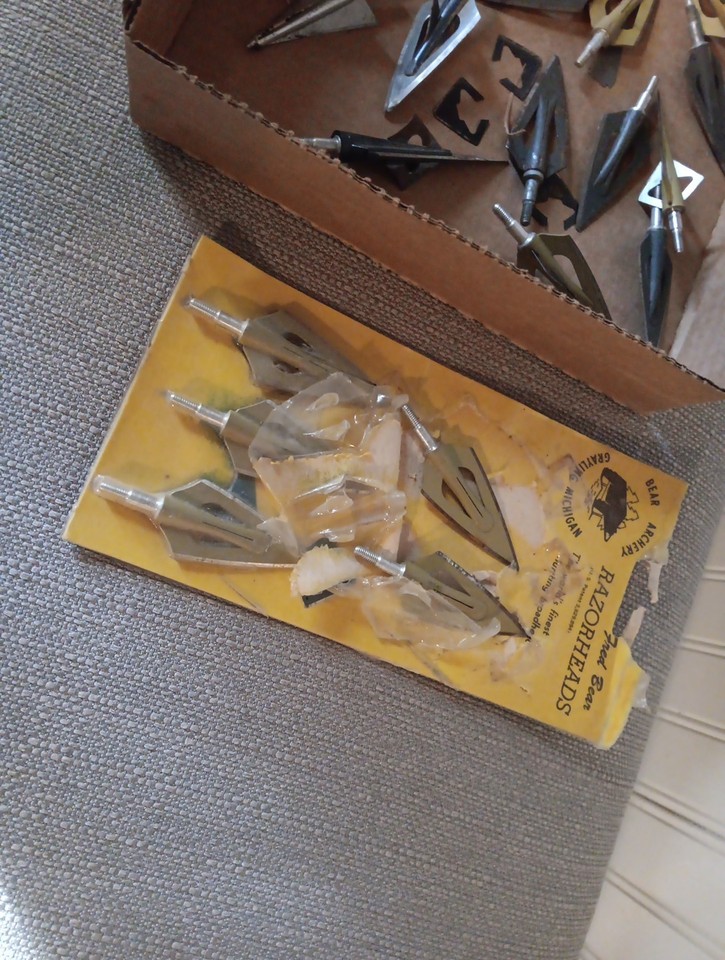 VINTAGE FRED BEAR RAZORHEADS BROADHEADS ARROWHEADS ARCHERY TIPS ARROW ...