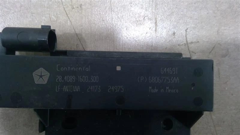 Dodge Challenger 2015-2023 módulo antena entrada sin llave receptor 68067753AA Foto 2 de 4