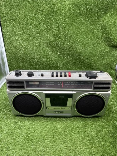 Vintage Sanyo M9706 AM/FM Radio Cassette Player Boombox (Untested) Powers On. s1