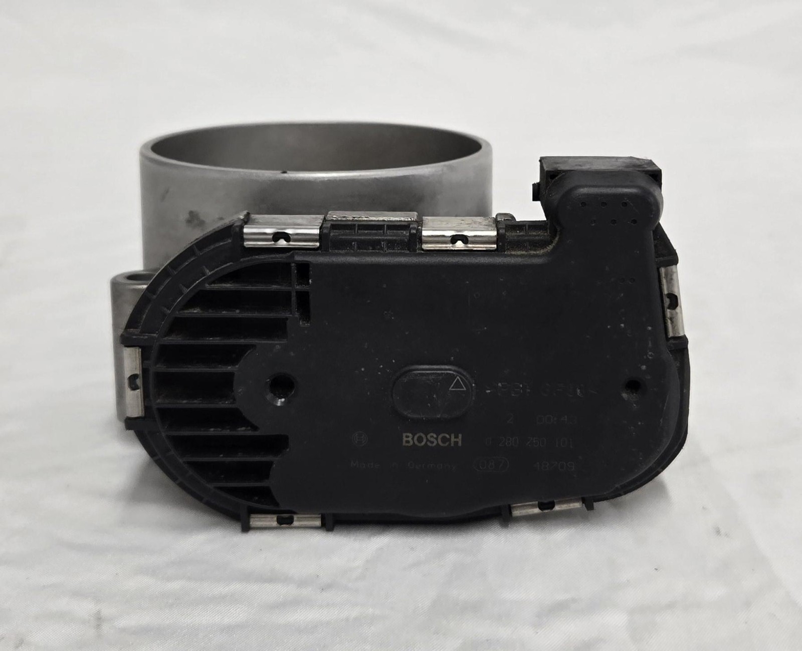 2005 Maserati Quattroporte M139 4.2L Throttle Body Valve Assembly OEM