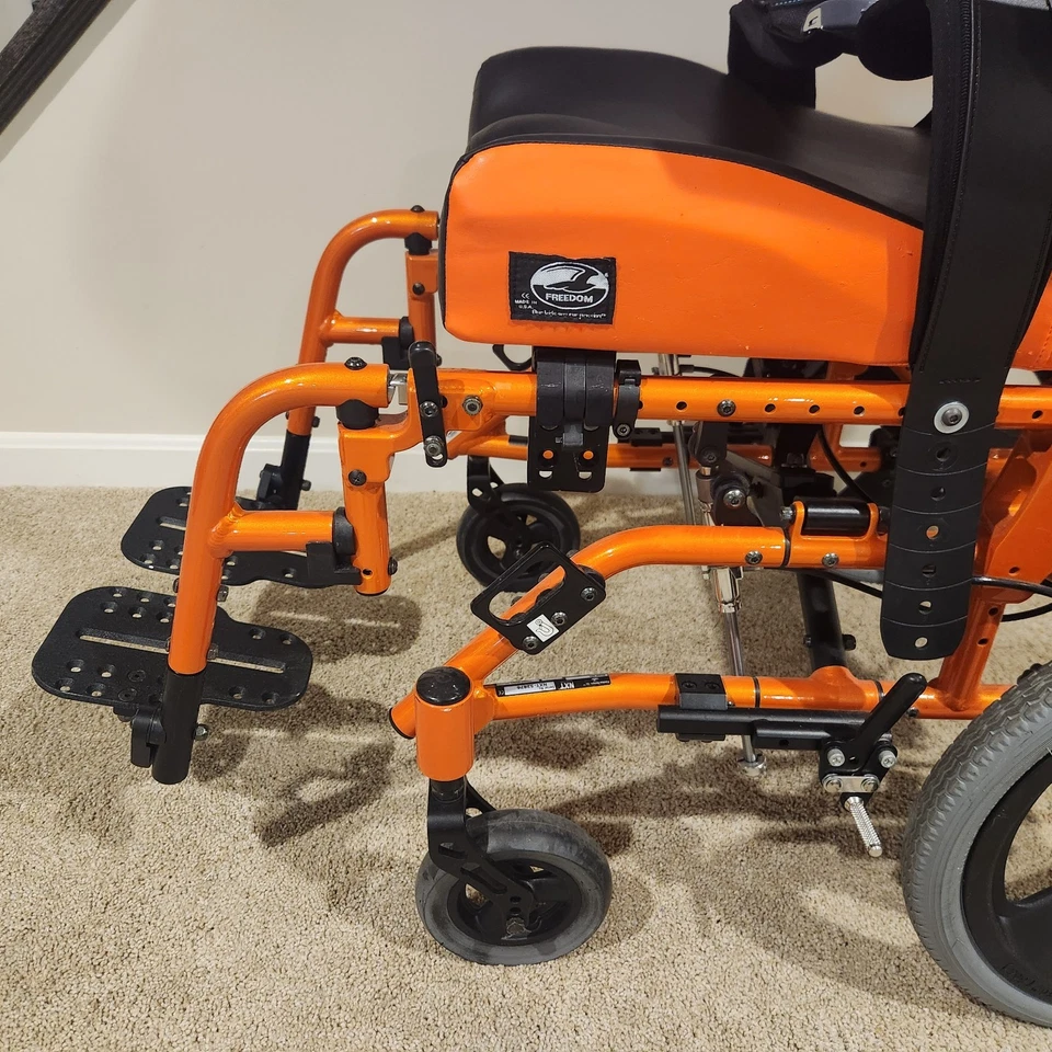 Silla de ruedas plegable pediátrica Freedom Next NXT 2020 Ex. Estado Foto 4 de 4