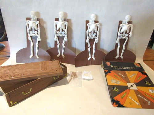 Vintage 1969 Barnabas Collins Dark Shadows Game w/Fangs, Missing 1 Bone 2 Stakes