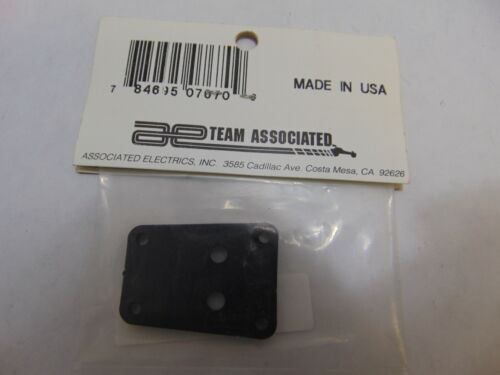 VINTAGE TEAM ASSOCIATED 7670 TRANSMISSION BRACE for RC10GT TRUCK - Picture 2 of 2
