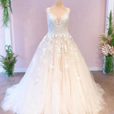 Elegant Wedding Dresses Blush Pink V-Neck Sleeveless Lace Applique Bride Gowns
