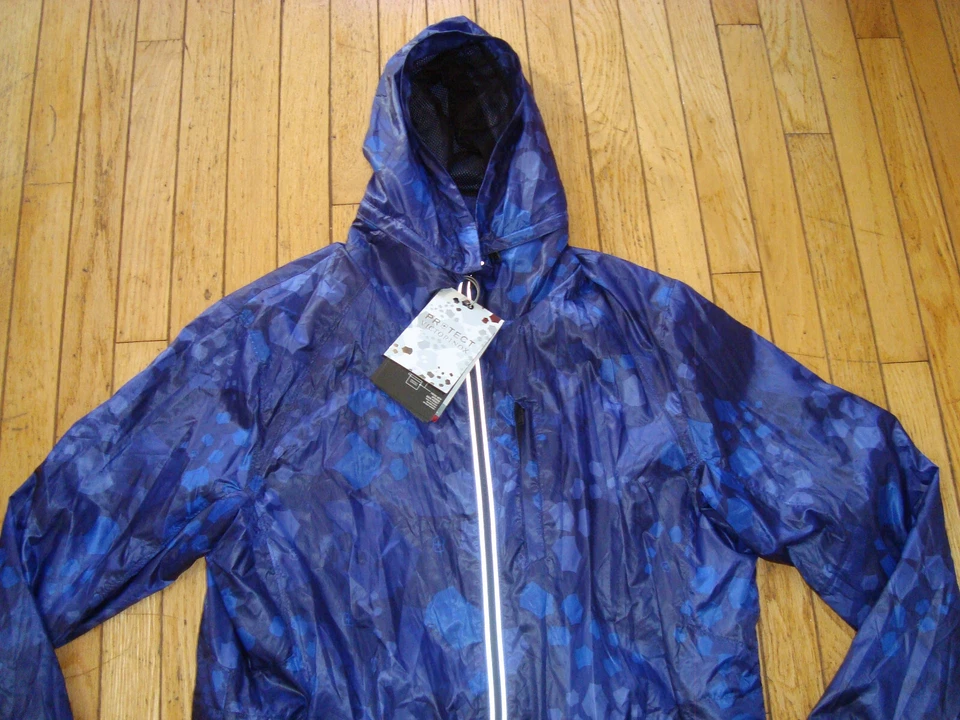 CHAQUETA DE LLUVIA LIGERA VICTORINOX PROTECT PARA HOMBRE TALLA GRANDE NUEVA CON ETIQUETAS @ $450.00 Foto 4 de 4