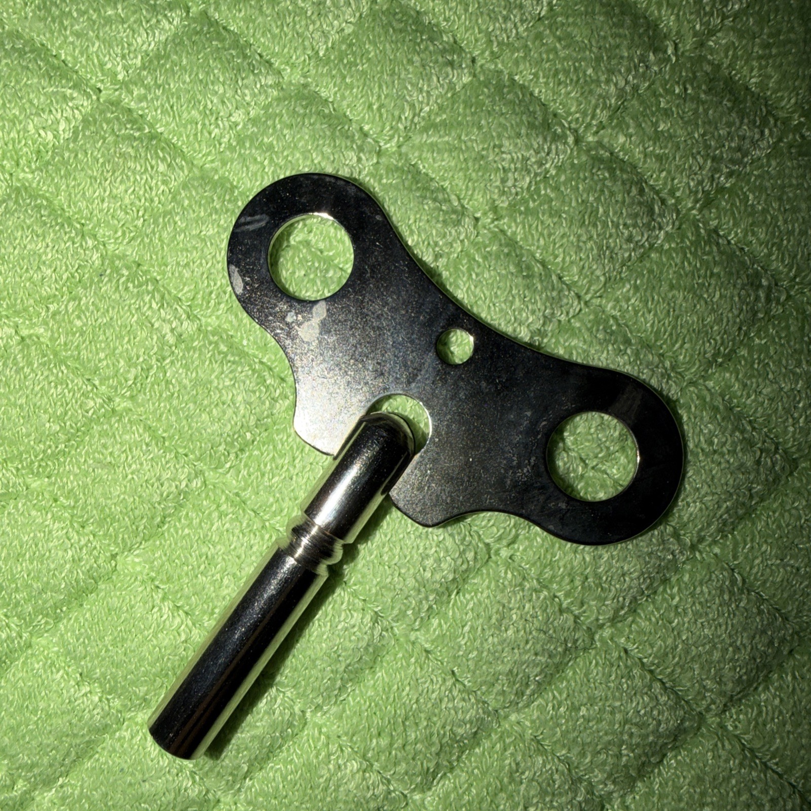 Chrome New Key For A Linden Franz Hermle 140, 1050, 1051, Series Movements Clock