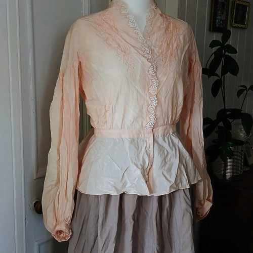 Vintage-style peach blouse with lace detail and aquatic-themed fine embroidery