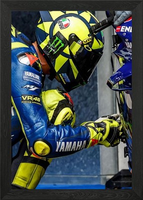 Valentino Rossi at Yamaha Pit Stop Gerahmtes Wandbild Poster Druck Bild
