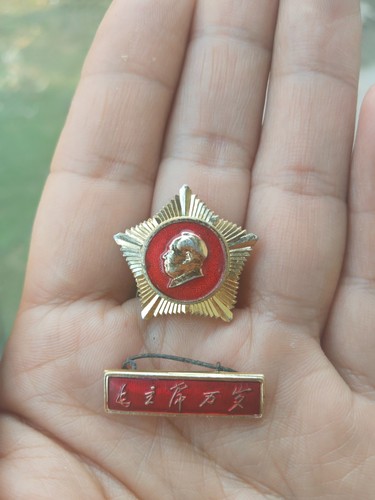 Cultural revolution ERA the RED GUARDS PLA  the Badge Chairman Mao Tse-tung