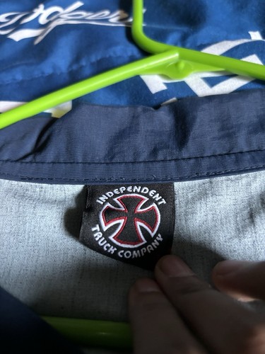 independent windbreaker - Picture 2 of 10