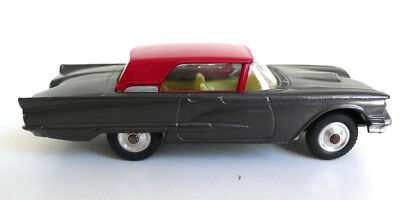 Corgi - 1:43 - Ford Thunderbird Open Sport Blanc Intérieur Corgi - 1:43 - Ford Thunderbird Open Sport Blanc Intérieur