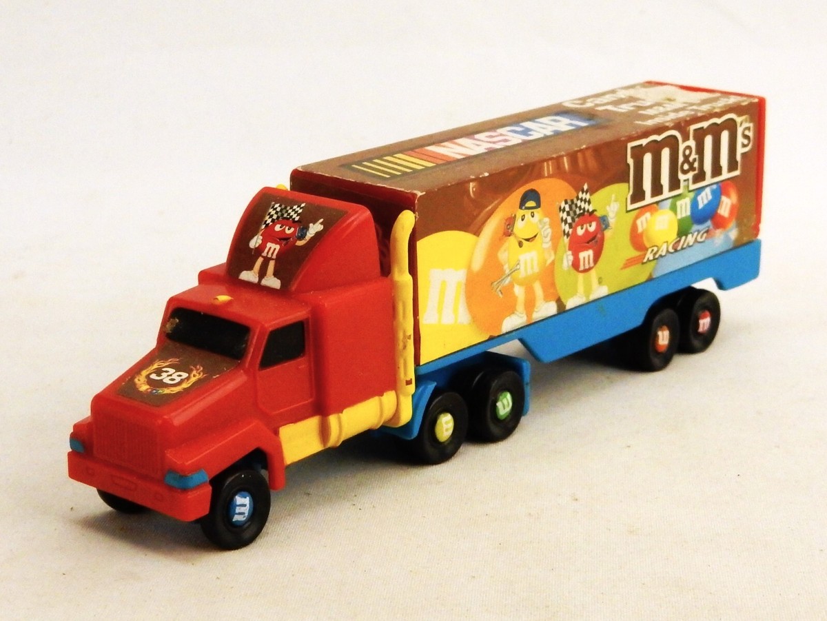 M&M's 18-Wheeler Race Car Hauler, NASCAR 2007 Collectible, #38