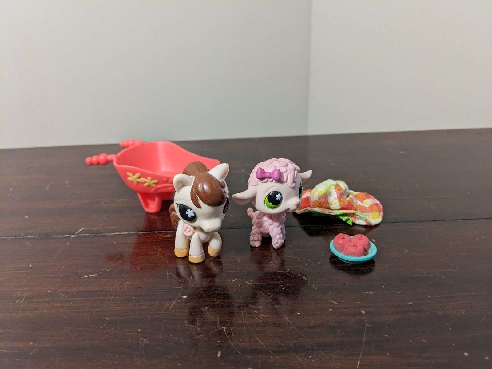 Littlest Pet Shop LPS Portable Pets Gift Set Farm Horse 584 Lamb 585  Authentic