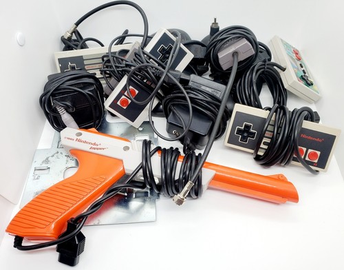 HUGE Vintage lot of Nintendo NES Accessories Zapper Controllers Power Cords! 🔥 - Picture 3 of 15
