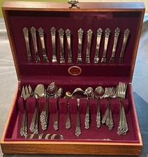 Vintage Naken’s Tarnish Proof Silverware Chest  with 90 pcs Flatware