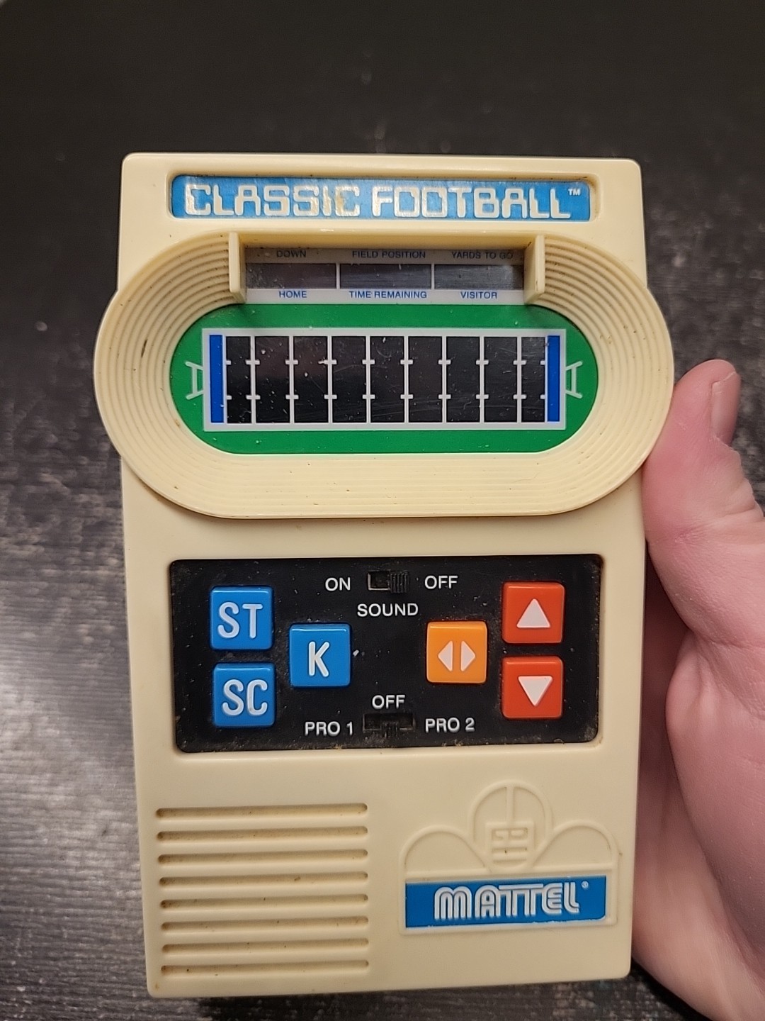 2000 Mattel Electronics Handheld Electric Classic Football Game Read Descriptio
