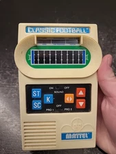2000 Mattel Electronics Handheld Electric Classic Football Game Read Descriptio