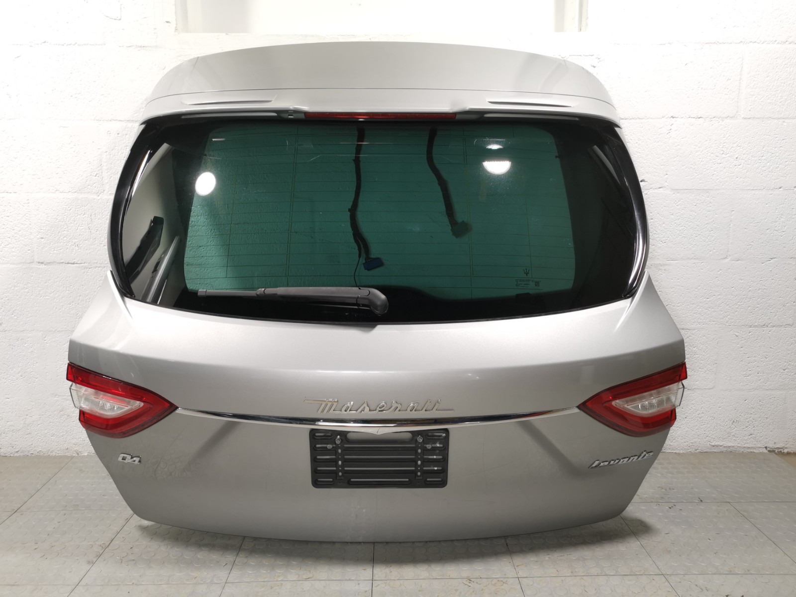 Maserati Levante 3.0 L AWD 2017 Rear Full Complete Trunk Tailgate Silver Color