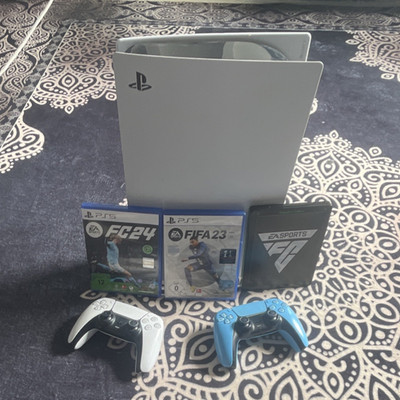 Sony PlayStation Konsole weiß + 2 Controller + FC24 + Fifa 23