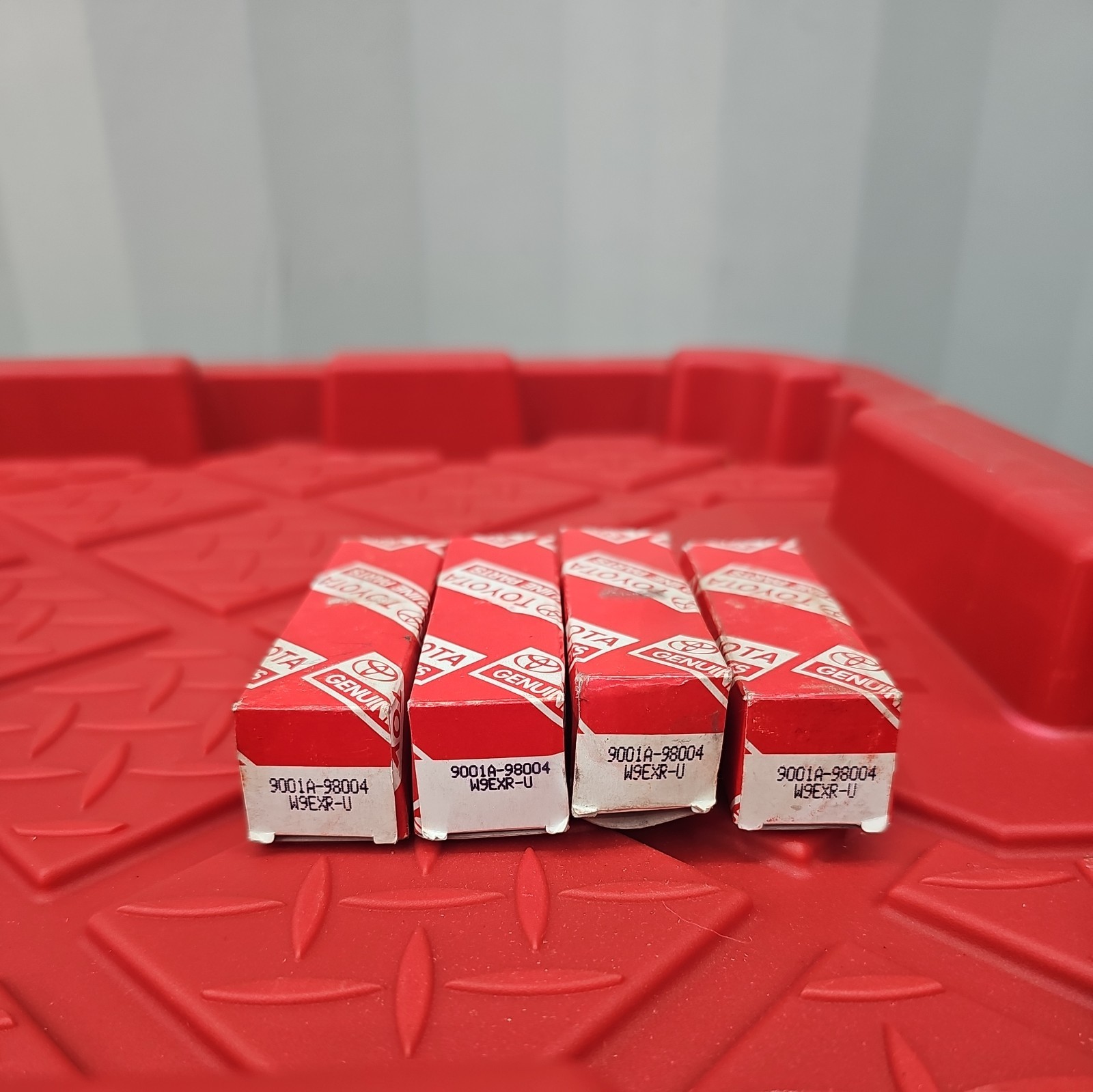 Toyota Genuine OEM Denso Spark Plugs W9EXR-U 9001A-98004 Set of 4  New in Box