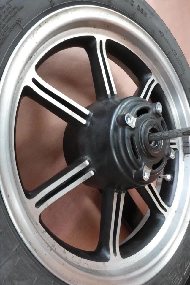 Llanta trasera Triumph Bonneville T100 2009-2016 rueda 130/80 R17 Foto 4 de 4