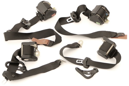 Satz Sicherheitsgurte schwarz BMW 5er E39 520i - 540i Touring