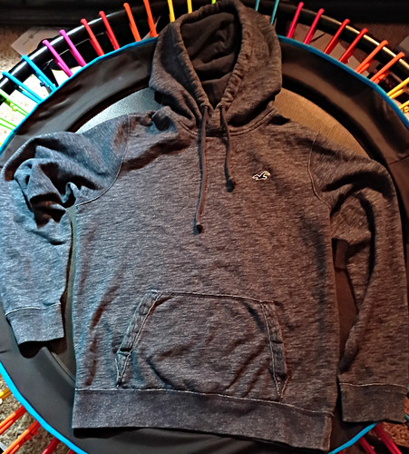 Hollister Men's Gray Pullover Hoodie M Fleece Cotton Blend Logo Pockets