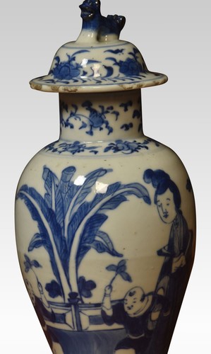 19th Century Chinese Blue and White Porcelain Vase | Painted Figures & Foliated - 第 4/6 張圖片