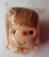 Darice Craft Designer 550018 Doll Head & Hands Light Brown Yarn Hair 