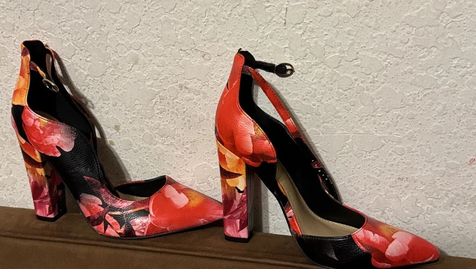 zapatos mujer talla 7.5 tacón pompa Foto 2 de 4