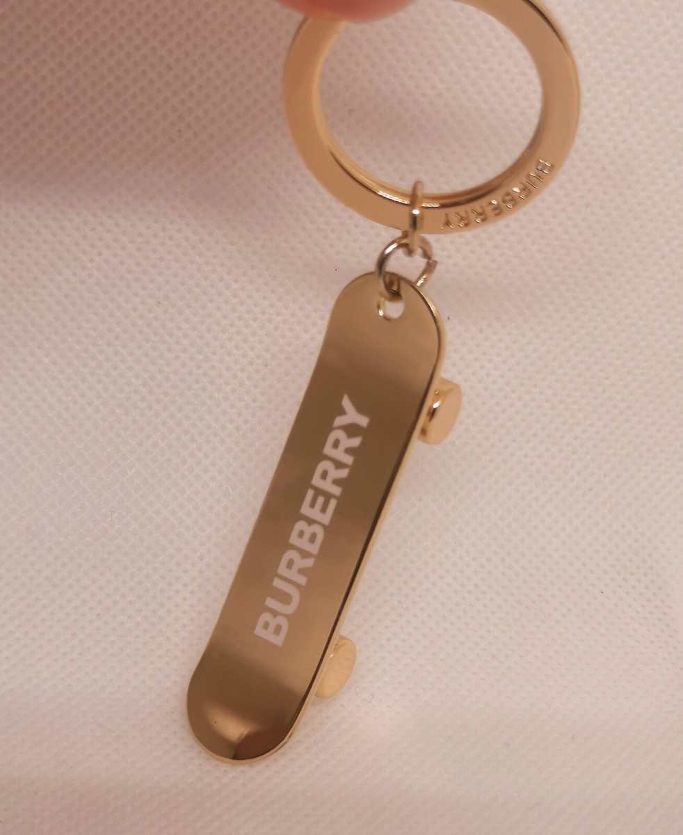 ◇新品未使用 BURBERRY バーバリー スケートボード キーリング チャーム Brand New Burberry Skateboard Keychain Burberry Keychain GWP