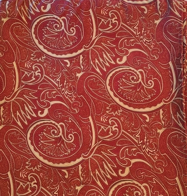 Cortina de Ducha Bacova Tela Paisley Roja y Dorada con Forro Dorado 68" W x 72" L Foto 3 de 4