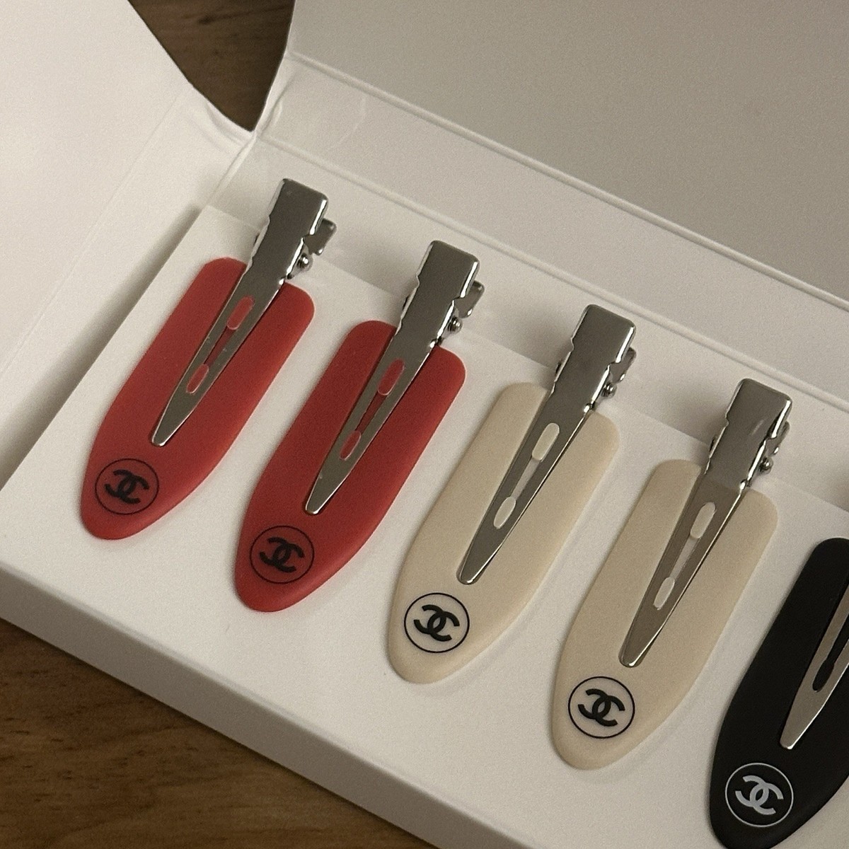 NIB Chanel Limited Edition Beauté Hair Accessories | eBay display picture 1