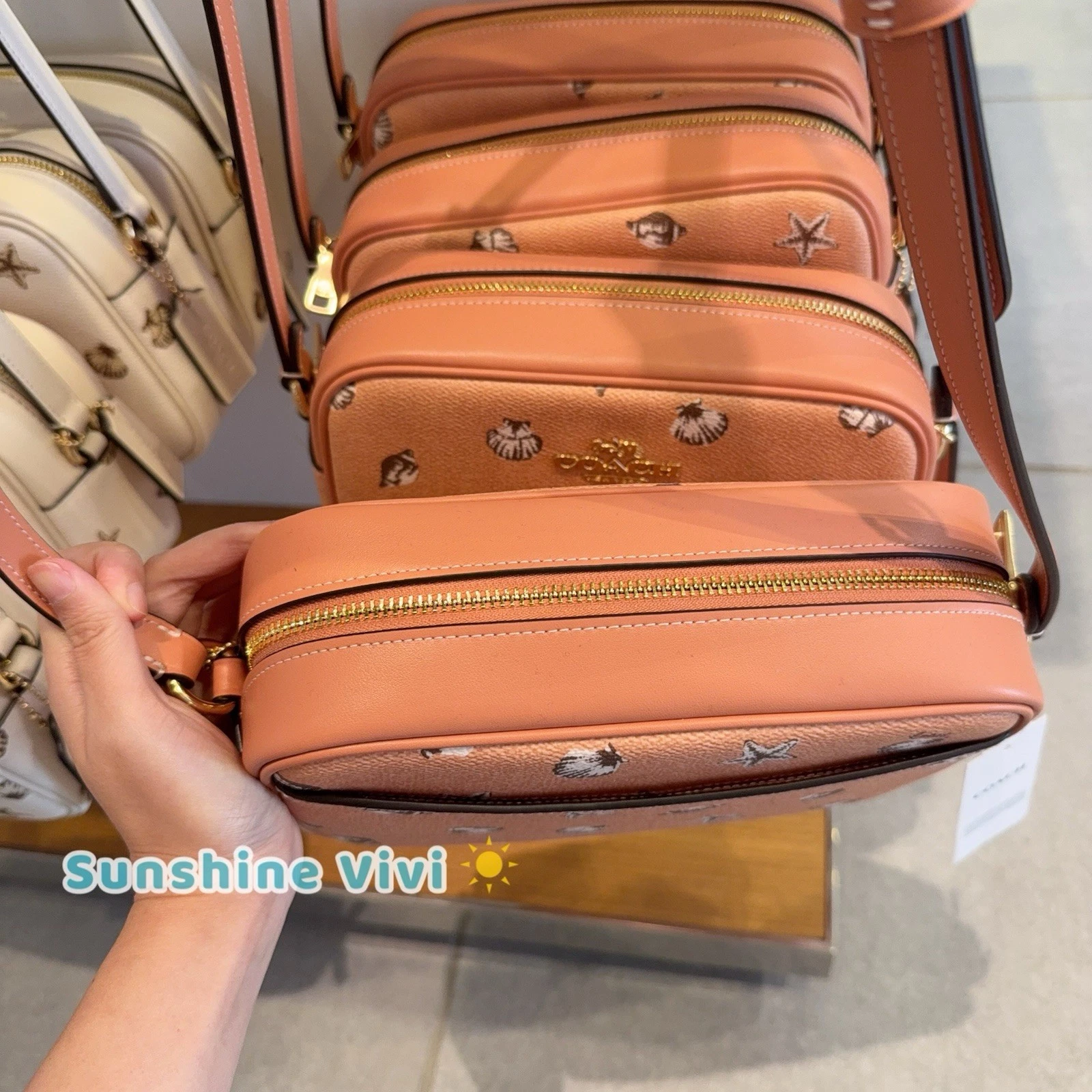 Borsa fotocamera Coach Jamie nuova con etichette con stampa guscio CBM17 corallo alba