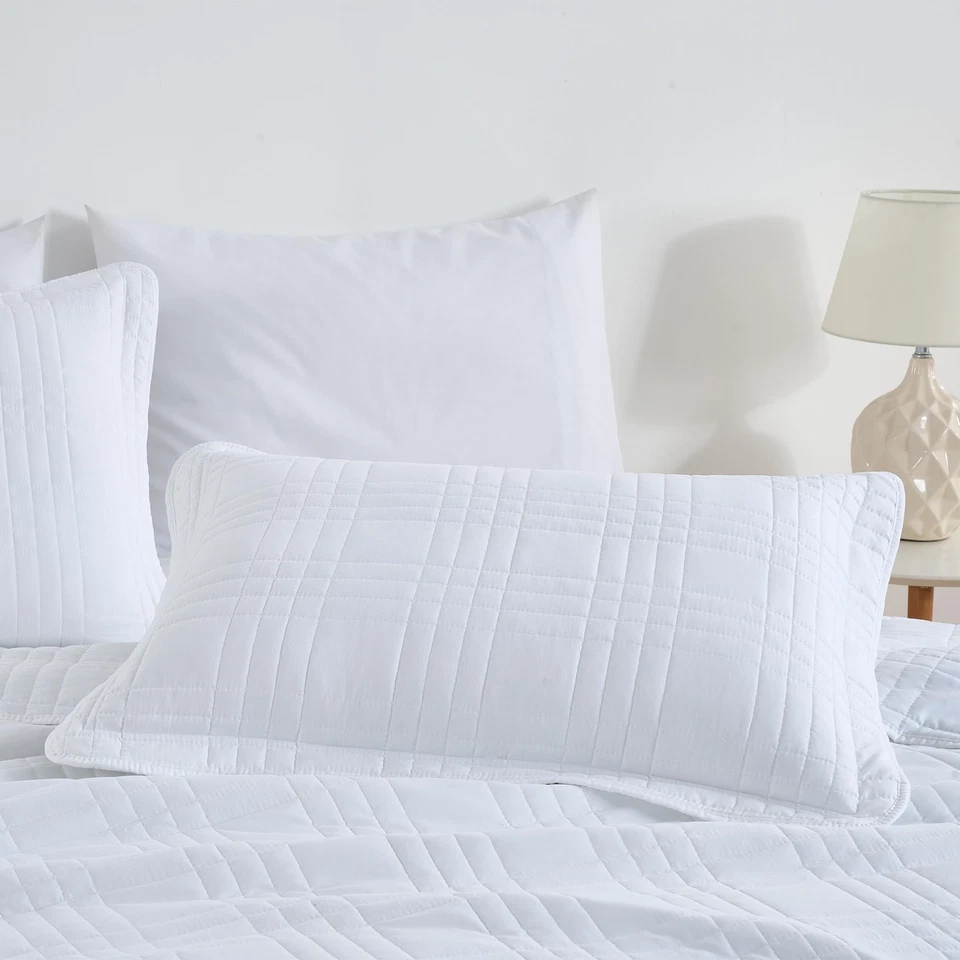 Kingston King Size Bedspread Set, 3-Piece White Oversized Quilted Microfiber ... - Image 4 of 4