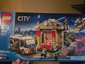 Lego City #60008 Museum Break-in 563 pcs Complete Set