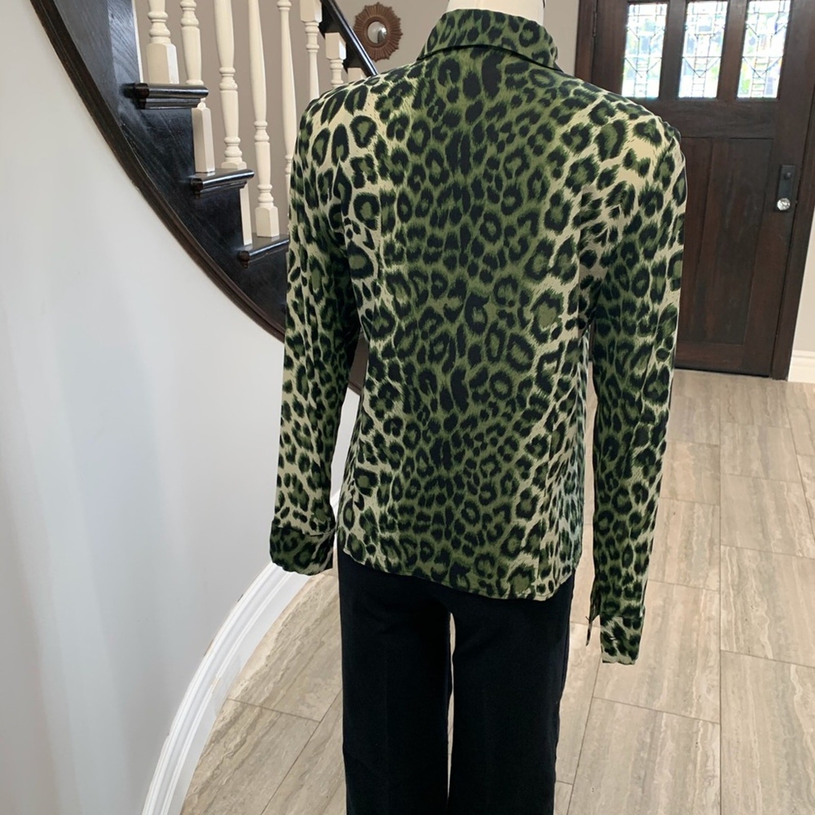 EUC Green Silk Neiman Marcus python leopard Blous… - image 2