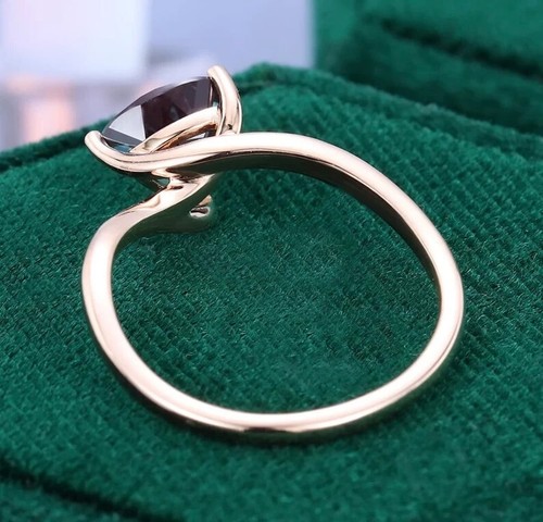 Trillion Cut Alexandrite Engagement ring, 925 Sterling silver Wedding Jewellery - Picture 6 of 6