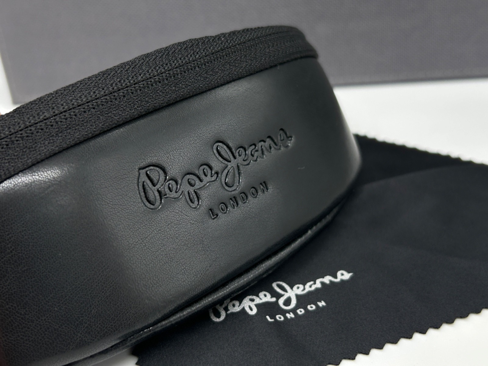 Pepe Jeans astuccio per occhiali semi rigido nero cerniera
