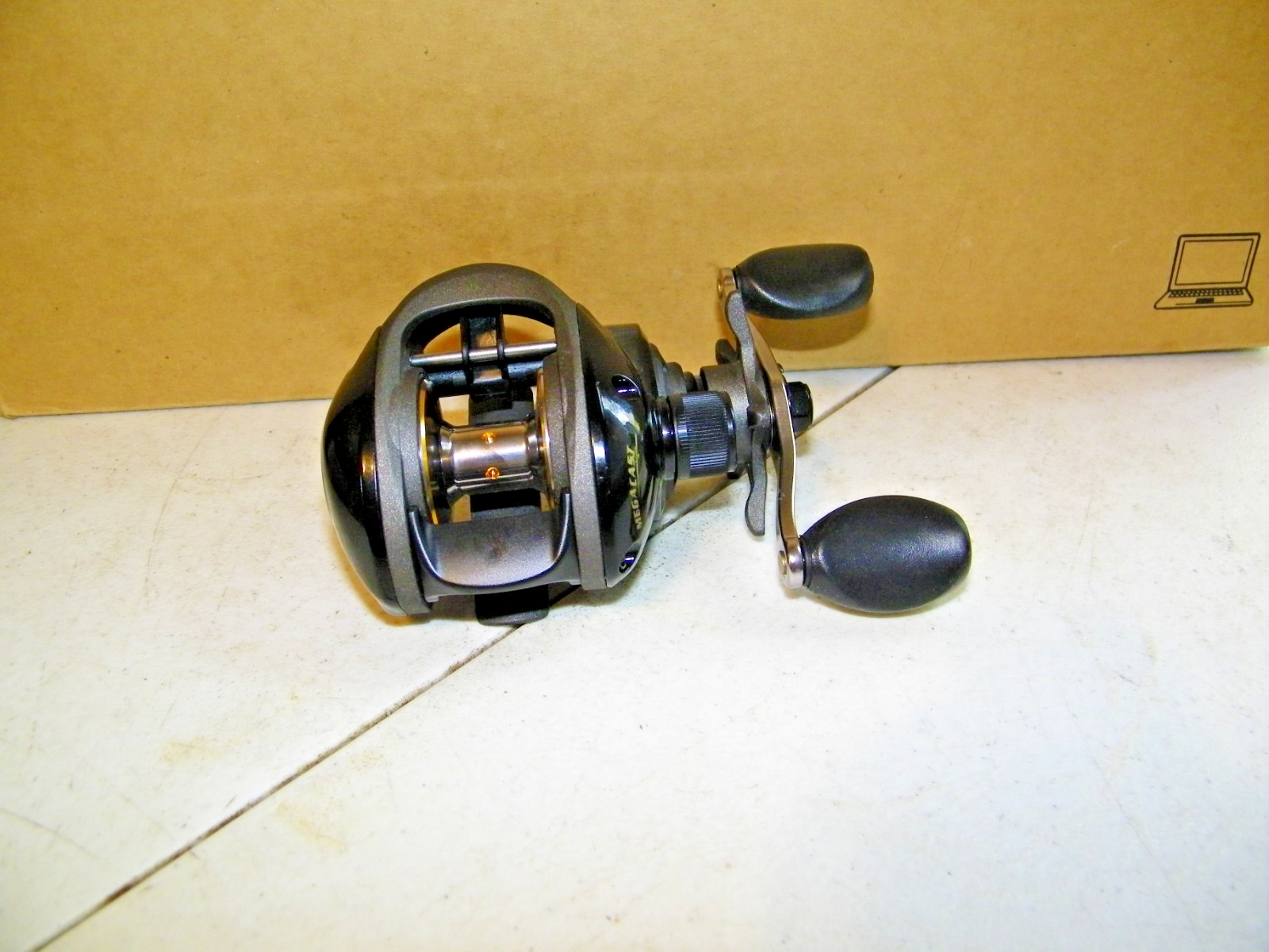 Bass Pro Shops Megacast Bait Caster Fishing Reel MGT10HA