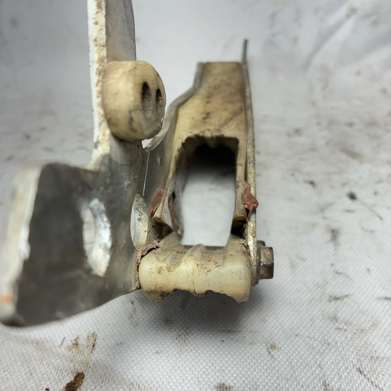 1984 1985 Suzuki RM125 RM 125 chain guide