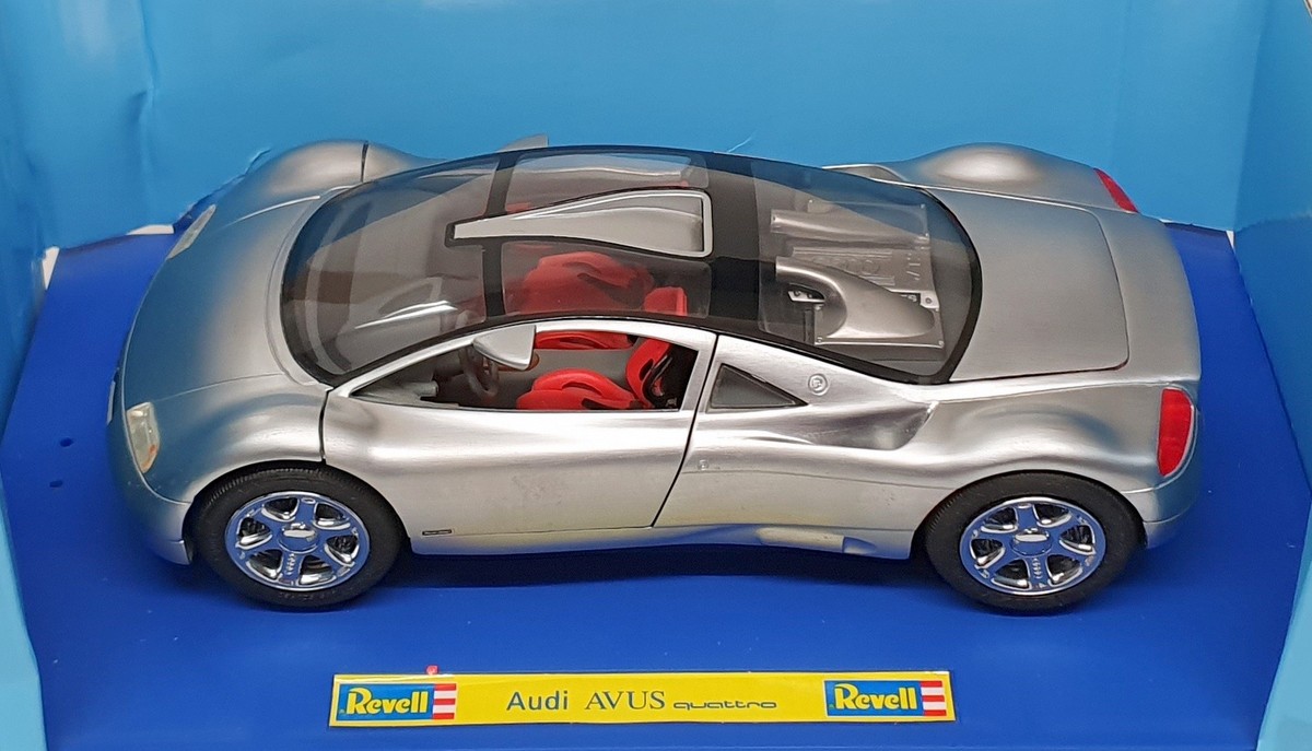Revell 1/18 Scale Diecast 08426 - Audi Avus Quattro - Brushed