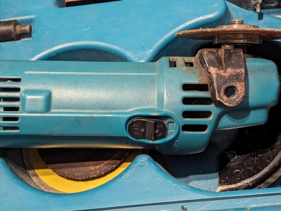 MAKITA N9514B 4" DISC GRINDER HANDLE GRIP CORDED ELECTRIC ANGLE CASE