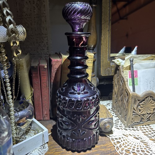 Vintage 1950s-1960s stunning amethyst purple glass decanter 11 inches