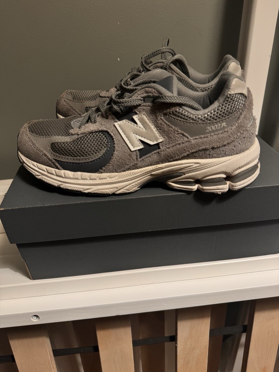 New Balance 2002R Gray Men's Comfort Cushioned Sneaker Suede Mesh