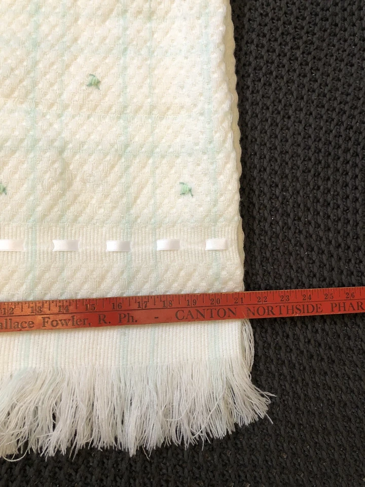 "Manta de bebé de acrílico blanca con flecos y pequeñas tortugas rayas verdes 44"" por 42""" Foto 4 de 4