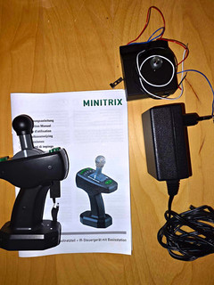 Minitrix Digital Fahrregler Infrarot mit Basisstation und Netzteil
