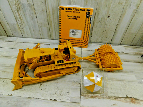 1st Gear International TD-25 Crawler w Sheep’s Foot Compactor 1:25 Scale Diecast