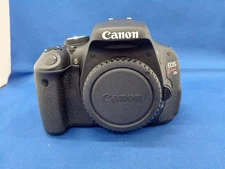 CANON EOS KISS X5 Mirrorless camera - Good Condition